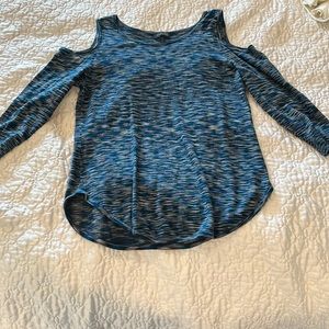 Womens, cut out shoulder, long sleeve shirt